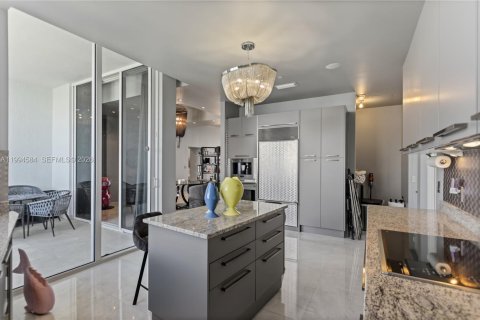 Condominio en venta en Sunny Isles Beach, Florida, 3 dormitorios, 237.64 m2 № 2056394 - foto 15