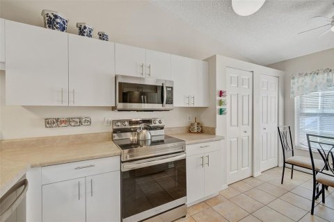 Condo in Bradenton, Florida, 2 bedrooms № 2195598 - photo 8
