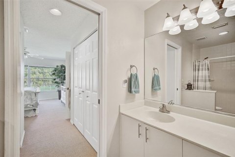 Condo in Bradenton, Florida, 2 bedrooms № 2195598 - photo 21