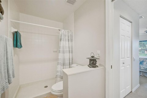 Condo in Bradenton, Florida, 2 bedrooms № 2195598 - photo 20