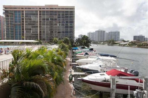 Copropriété à vendre à Hallandale Beach, Floride: 1 chambre, 80.82 m2 № 1992445 - photo 24