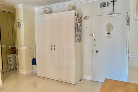 Copropriété à vendre à Hallandale Beach, Floride: 1 chambre, 80.82 m2 № 1992445 - photo 8