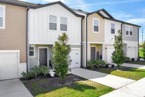 Townhouse in Davenport, Florida 3 bedrooms, 137.5 sq.m. № 2218188 - photo 2