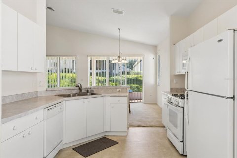 House in Clermont, Florida 2 bedrooms, 143.53 sq.m. № 2426991 - photo 6