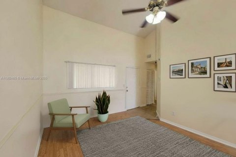 Condo in Oakland Park, Florida, 2 bedrooms  № 1953908 - photo 4