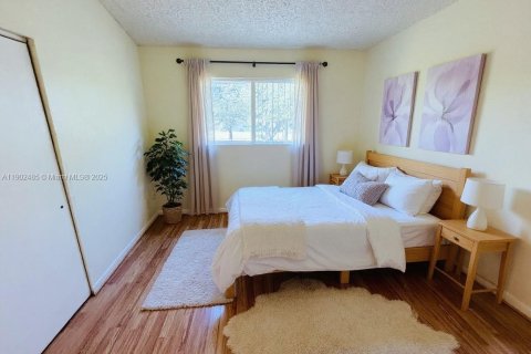 Condo in Oakland Park, Florida, 2 bedrooms  № 1953908 - photo 13