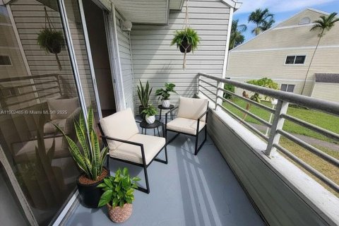 Condo in Oakland Park, Florida, 2 bedrooms  № 1953908 - photo 3