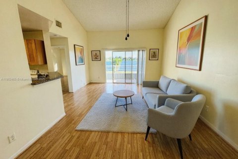 Condo in Oakland Park, Florida, 2 bedrooms  № 1953908 - photo 7