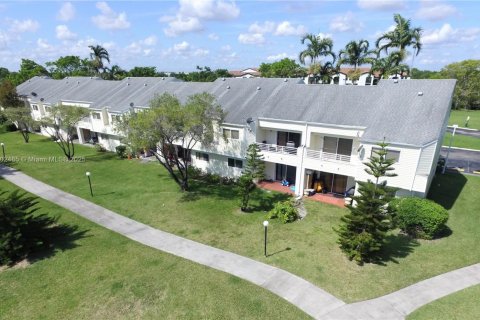 Condo in Oakland Park, Florida, 2 bedrooms  № 1953908 - photo 29