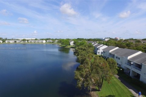 Condo in Oakland Park, Florida, 2 bedrooms  № 1953908 - photo 22
