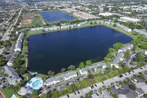 Condo in Oakland Park, Florida, 2 bedrooms  № 1953908 - photo 25