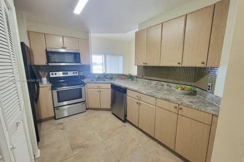 Condo in Oakland Park, Florida, 2 bedrooms  № 1953908 - photo 8