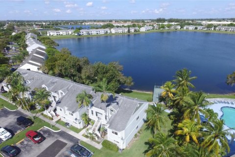 Condo in Oakland Park, Florida, 2 bedrooms  № 1953908 - photo 23