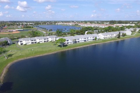 Condo in Oakland Park, Florida, 2 bedrooms  № 1953908 - photo 26