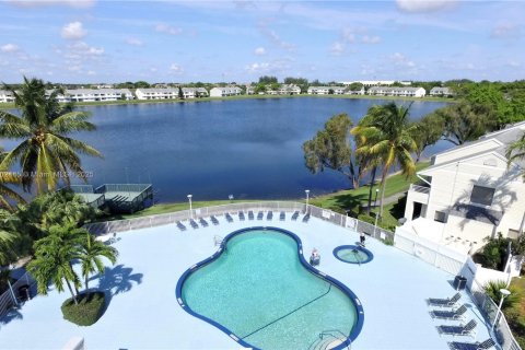 Condo in Oakland Park, Florida, 2 bedrooms  № 1953908 - photo 15