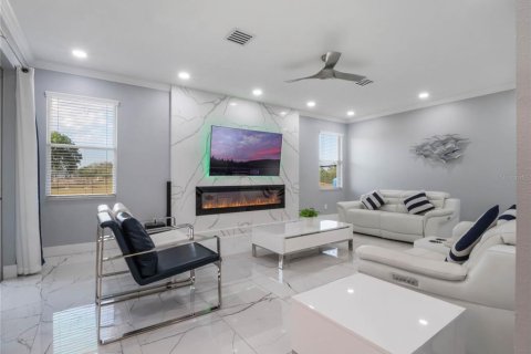 House in Orlando, Florida 5 bedrooms, 325.53 sq.m. № 1718411 - photo 20