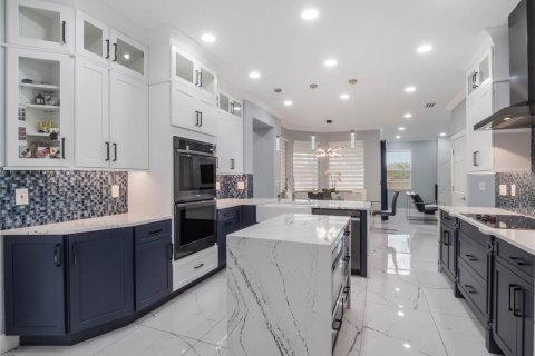 House in Orlando, Florida 5 bedrooms, 325.53 sq.m. № 1718411 - photo 27