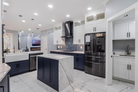 House in Orlando, Florida 5 bedrooms, 325.53 sq.m. № 1718411 - photo 26