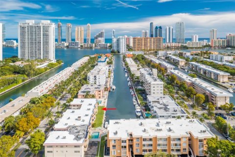 Condo in North Miami Beach, Florida, 2 bedrooms  № 1891747 - photo 27