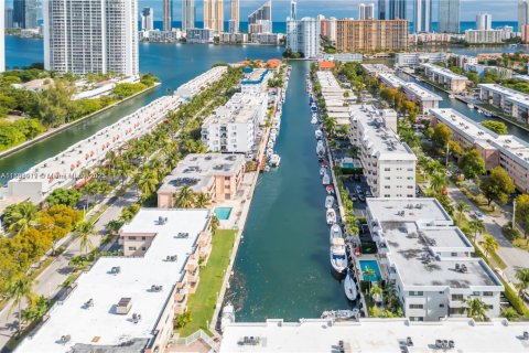 Condo in North Miami Beach, Florida, 2 bedrooms  № 1891747 - photo 25