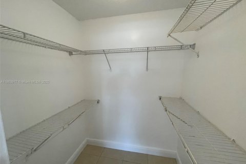 Condo in North Miami Beach, Florida, 2 bedrooms  № 1891747 - photo 13