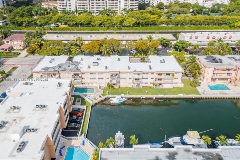 Condo in North Miami Beach, Florida, 2 bedrooms  № 1891747 - photo 26