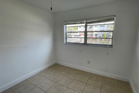 Condo in North Miami Beach, Florida, 2 bedrooms  № 1891747 - photo 7