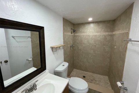 Condo in North Miami Beach, Florida, 2 bedrooms  № 1891747 - photo 15