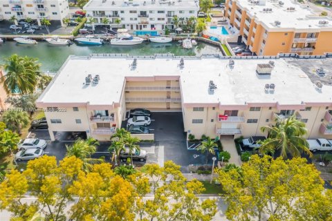 Condo in North Miami Beach, Florida, 2 bedrooms  № 1891747 - photo 24