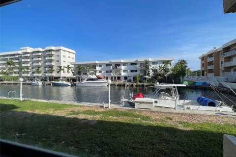 Condo in North Miami Beach, Florida, 2 bedrooms  № 1891747 - photo 10