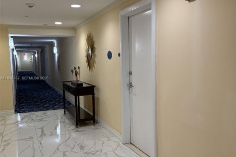 Copropriété à louer à Miami Beach, Floride: 1 chambre, 75.44 m2 № 2054079 - photo 12