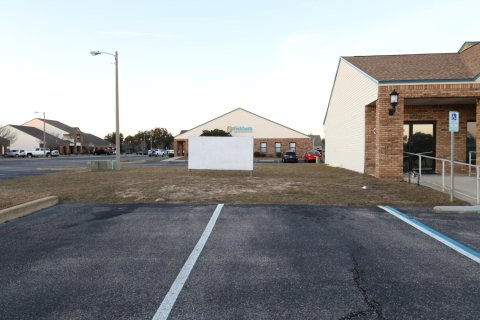Commercial property in Navarre, Florida № 559394 - photo 1