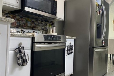 Купить виллу или дом в Нью-Порт-Ричи, Флорида 8 комнат, 139.63м2, № 1788239 - фото 9