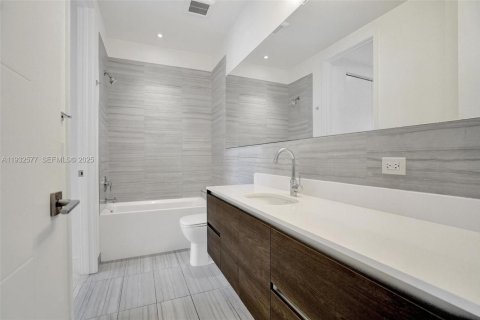 Condominio en alquiler en Coral Gables, Florida, 1 dormitorio, 65.31 m2 № 1992986 - foto 17