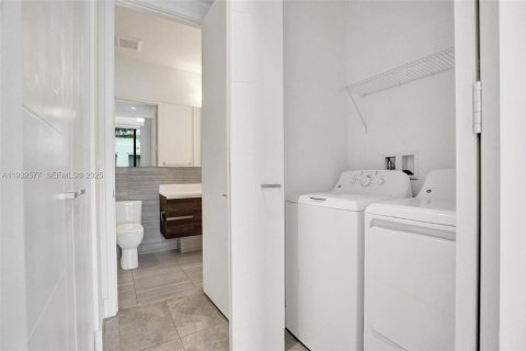 Condominio en alquiler en Coral Gables, Florida, 1 dormitorio, 65.31 m2 № 1992986 - foto 26