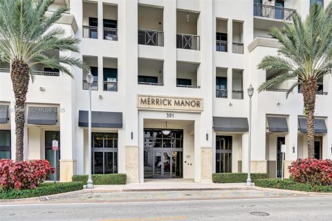 Condominio en alquiler en Coral Gables, Florida, 1 dormitorio, 65.31 m2 № 1992986 - foto 2