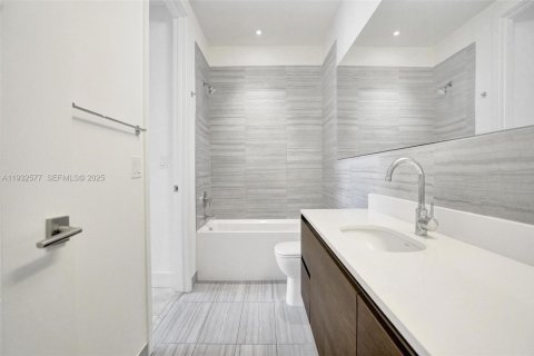 Condominio en alquiler en Coral Gables, Florida, 1 dormitorio, 65.31 m2 № 1992986 - foto 18