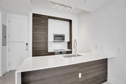 Condominio en alquiler en Coral Gables, Florida, 1 dormitorio, 65.31 m2 № 1992986 - foto 13