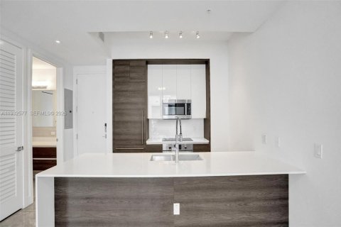 Condominio en alquiler en Coral Gables, Florida, 1 dormitorio, 65.31 m2 № 1992986 - foto 12