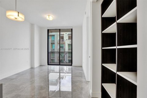 Condominio en alquiler en Coral Gables, Florida, 1 dormitorio, 65.31 m2 № 1992986 - foto 5