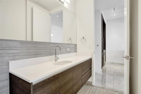 Condominio en alquiler en Coral Gables, Florida, 1 dormitorio, 65.31 m2 № 1992986 - foto 20