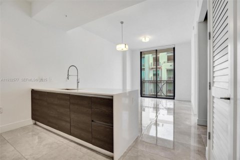 Condominio en alquiler en Coral Gables, Florida, 1 dormitorio, 65.31 m2 № 1992986 - foto 1