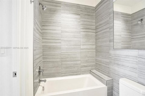 Condominio en alquiler en Coral Gables, Florida, 1 dormitorio, 65.31 m2 № 1992986 - foto 19