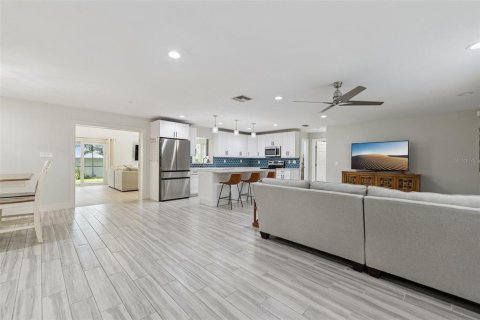 Villa ou maison à vendre à Tampa, Floride: 5 chambres, 222.04 m2 № 2148269 - photo 3