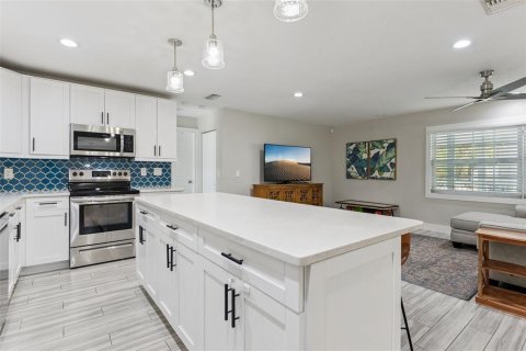 Villa ou maison à vendre à Tampa, Floride: 5 chambres, 222.04 m2 № 2148269 - photo 8