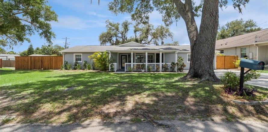 Villa ou maison à Tampa, Floride 5 chambres, 222.04 m2 № 2148269