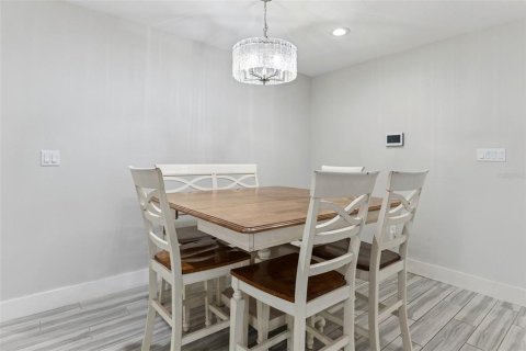 Villa ou maison à vendre à Tampa, Floride: 5 chambres, 222.04 m2 № 2148269 - photo 4