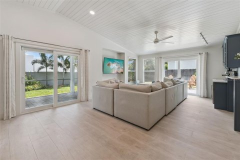Villa ou maison à vendre à Tampa, Floride: 5 chambres, 222.04 m2 № 2148269 - photo 20