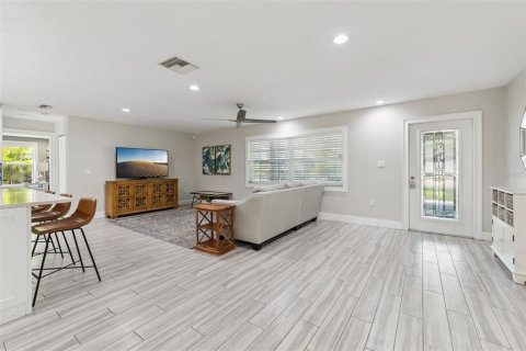 Villa ou maison à vendre à Tampa, Floride: 5 chambres, 222.04 m2 № 2148269 - photo 9