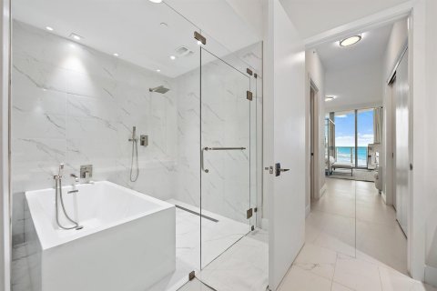 Condo in Riviera Beach, Florida, 2 bedrooms  № 2182878 - photo 11